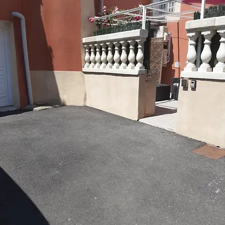 Maison 100 M2, Terrasse 25 M2, Clim, 3 Chbs Avec Tv, Parking *