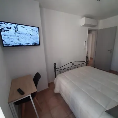 Maison 100 M2, Terrasse 25 M2, Clim, 3 Chbs Avec Tv, Parking Apartment